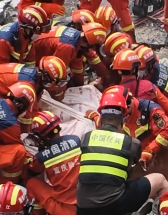 重庆彭水展开地毯式摸排搜救 全力搜寻34名失联人员