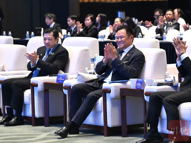 泰国总理成都“飙中文”:加油中国 深化川泰经贸合作