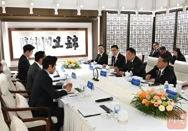 泰国总理狂飙中文为中国加油 深化中泰合作