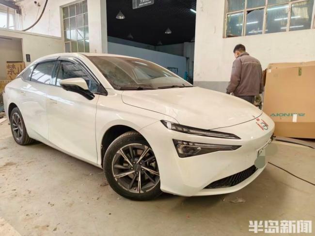 一场剐蹭“修”出近万元?4S店回应 维修费用引争议