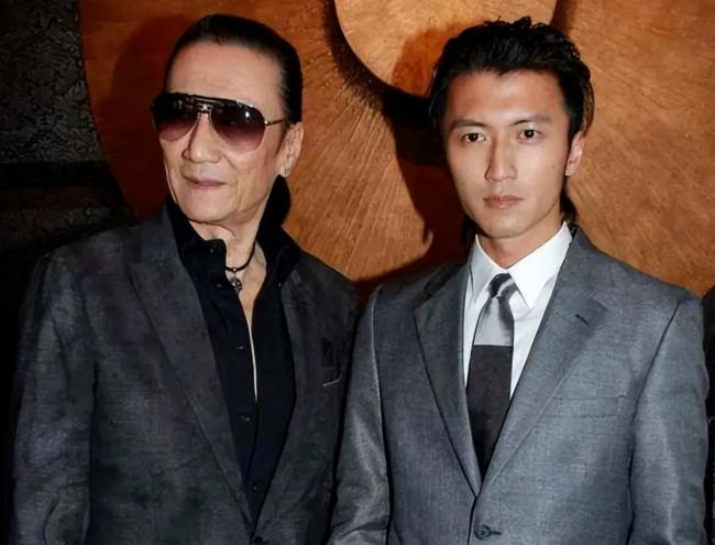 谢霆锋悼念父亲:不用哭 他觉得不潇洒 the show must go on
