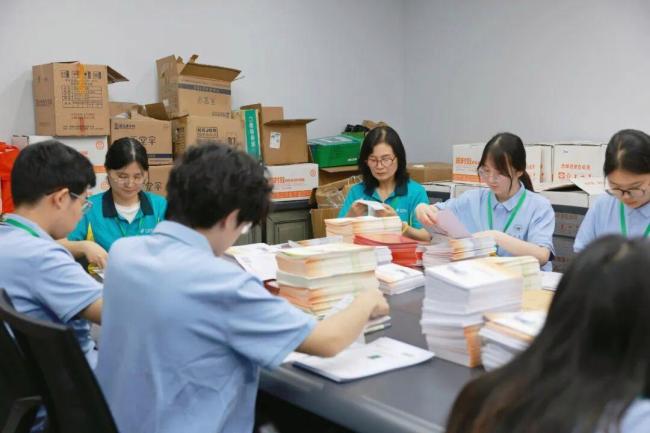 郑州大学录取通知书已寄出 2026级新郑大人启航