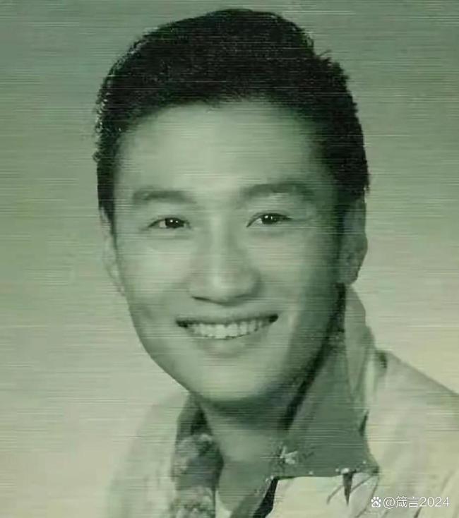 谢贤李小龙是同月同日离世 双星同日落