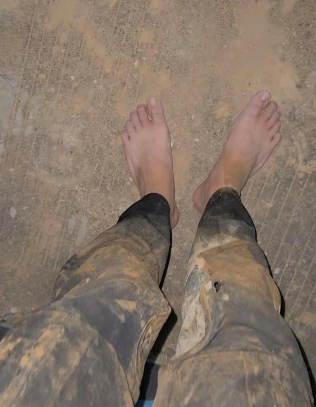 00后重装徒步志愿者去广西灾区送物资 千里逆行显担当