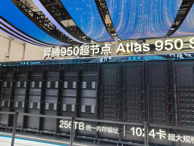 模型奔着5万亿参数去了 超节点成关键竞争点