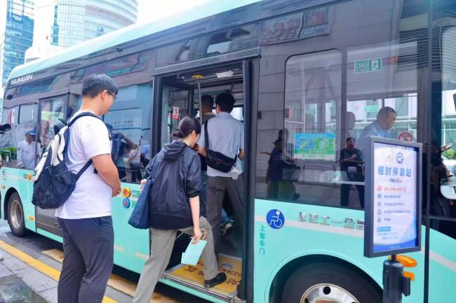 外滩小巴免费接驳员工通勤