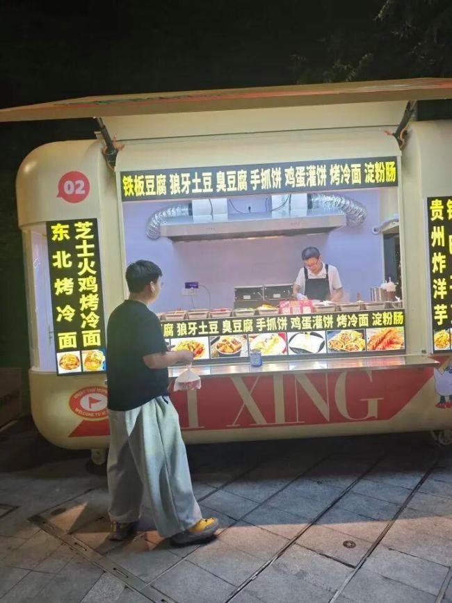 杭州现胶囊小吃车 租金每月1200多 小摊主迎来新机遇