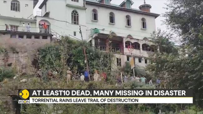 多视角实拍印控克什米尔地区洪灾，整排商店轰然倒塌，民众惊叫连连 极端暴雨引发双重灾害