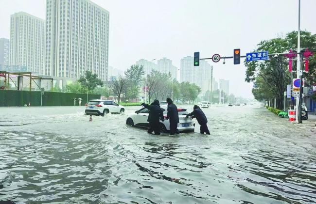 台风红霞将加剧北方湿热 新台风西行影响华南