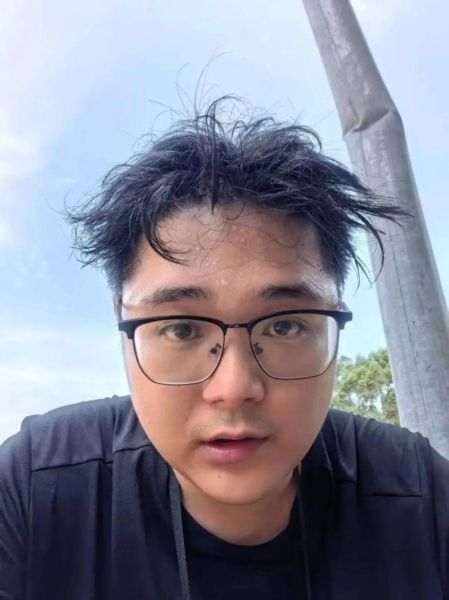 同事站台列队送别党鑫蕊