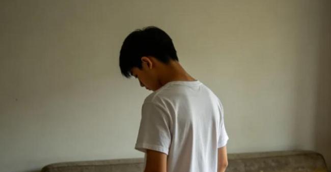 男子在孩子班级群贬损妻子 网络精神暴力被判家暴