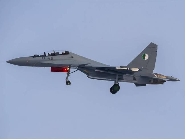 俄轰炸机在日本海上空飞行11小时