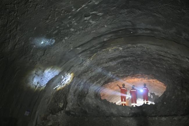 “万里长江高铁第一隧”贯通 国内首条穿越长江高铁隧道