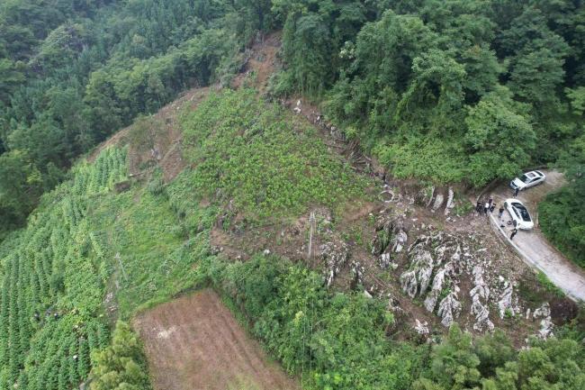 男子捂死妻子埋尸荒野13年后被抓 真相终于大白