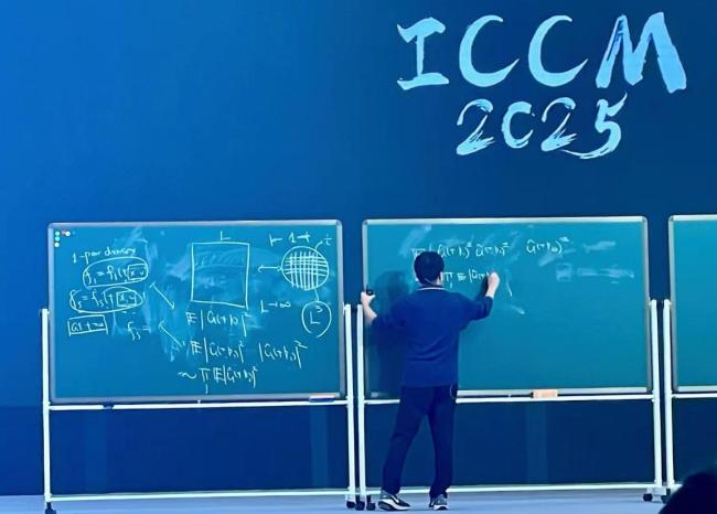 邓煜:天赋和努力都重要 破解百年数学难题