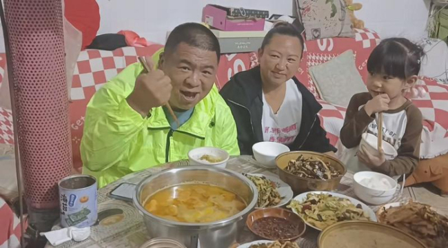夫妻苦寻被拐儿子32年后终迎团聚 团圆梦圆中秋