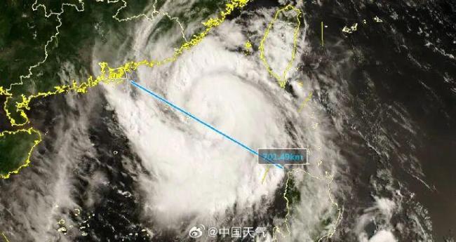 台风红霞云系超两个广东大小