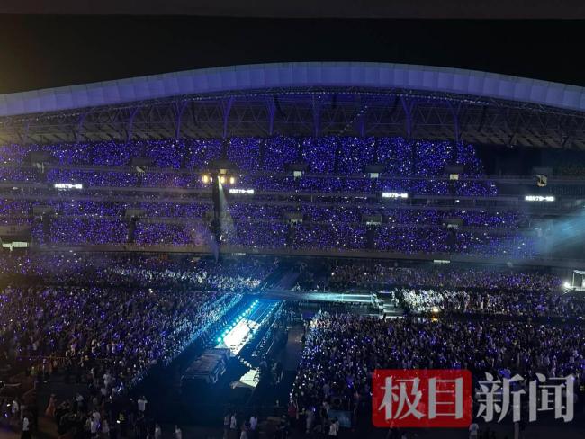 谢霆锋演唱会上对天空说谢谢你 状态拉满引共鸣