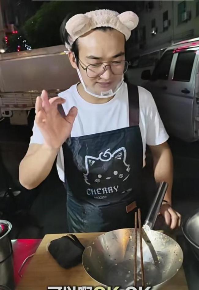 横店演员失业卖凉皮：演太监都得1米8，AI冲击下的生存转型
