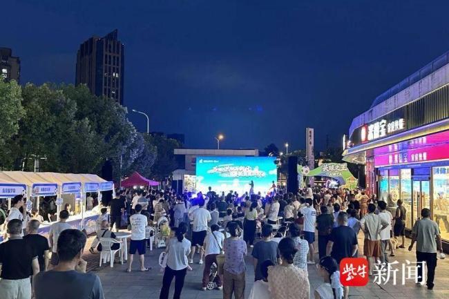 江苏镇江打造赛场之外热闹消费市集