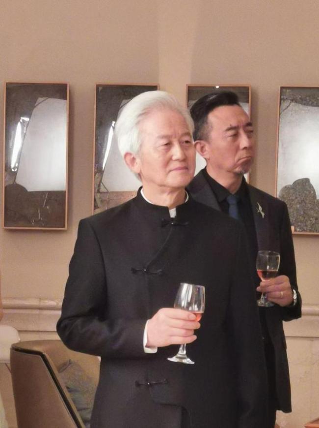横店演员失业卖凉皮：演太监都得1米8，AI冲击下的生存转型