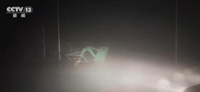 台风致楼层晃动雨水似高压水枪射出 广东启动三级救灾应急响应