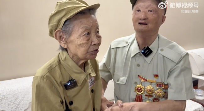 抗美援朝老兵与护士成都重逢