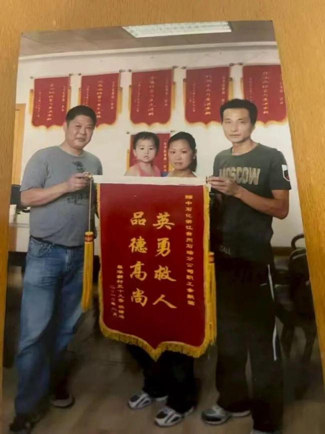 男子16年前救下的女孩考上北大 感恩之心促成佳话