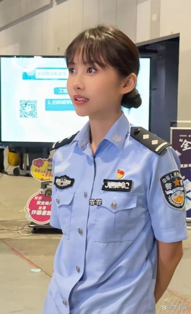 女警酷似邱淑贞走红 颜值惊艳