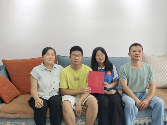 员工女儿考上北大获公司10万元奖励 优秀学子圆梦助力