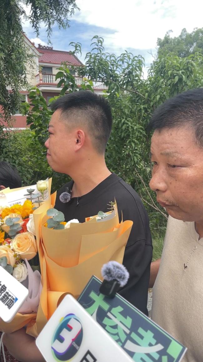 离散23年后音乐人李胜伟与生父团聚 梦想延续的团圆