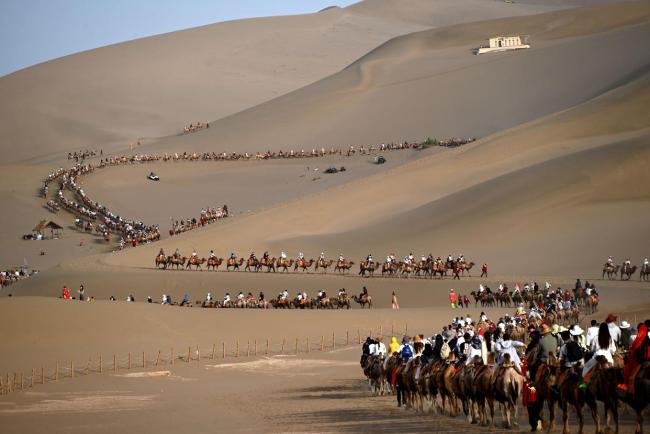 甘肃敦煌：景区智慧调度迎暑期旅游高峰_新闻频道 - 图片1