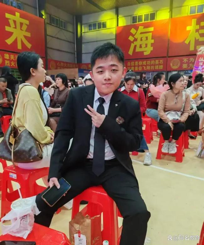 握笔都难的少年考入中国科大 逆境中的坚韧之路