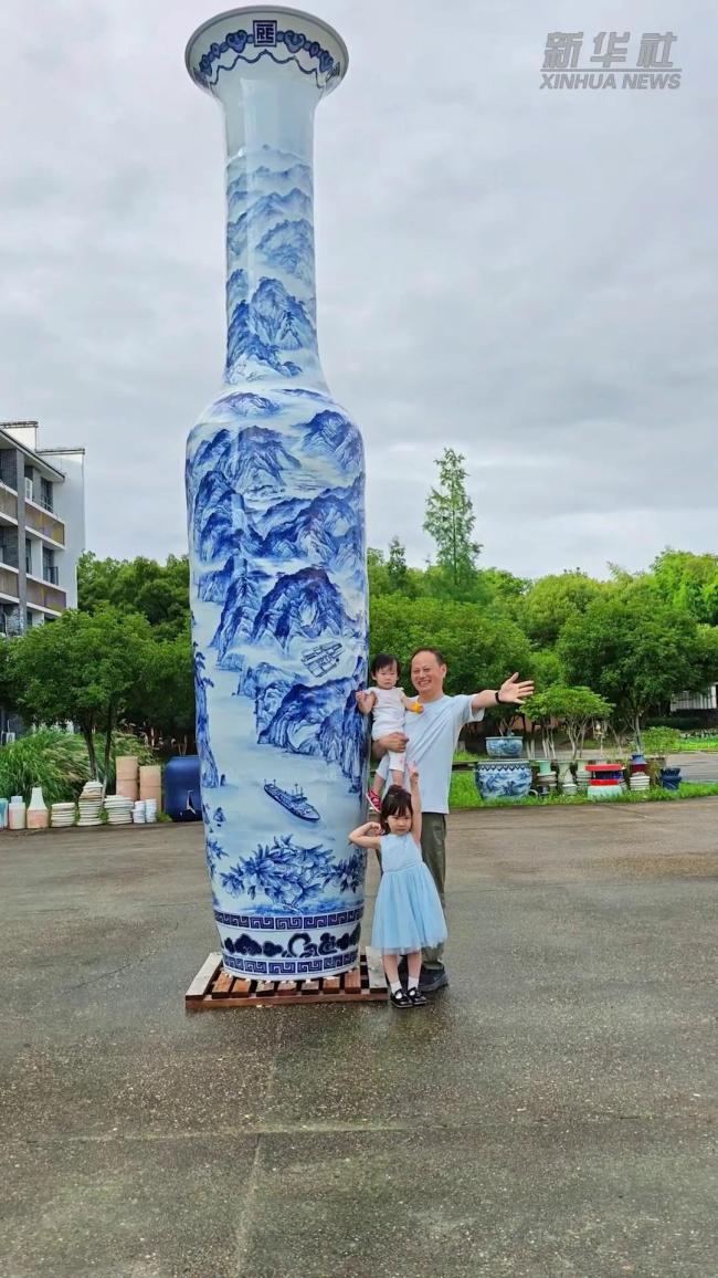 大件瓷：近两层楼高的花瓶