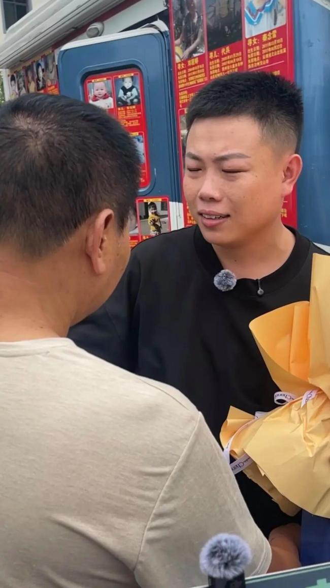 生父称儿子丢后很多年没回过老家 23年后终于团聚