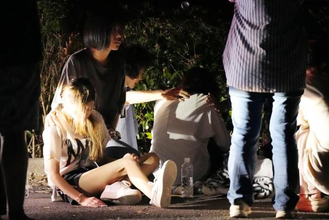 日本倒塌购物中心墙体立柱粉碎飞散 地震引发爆炸悲剧