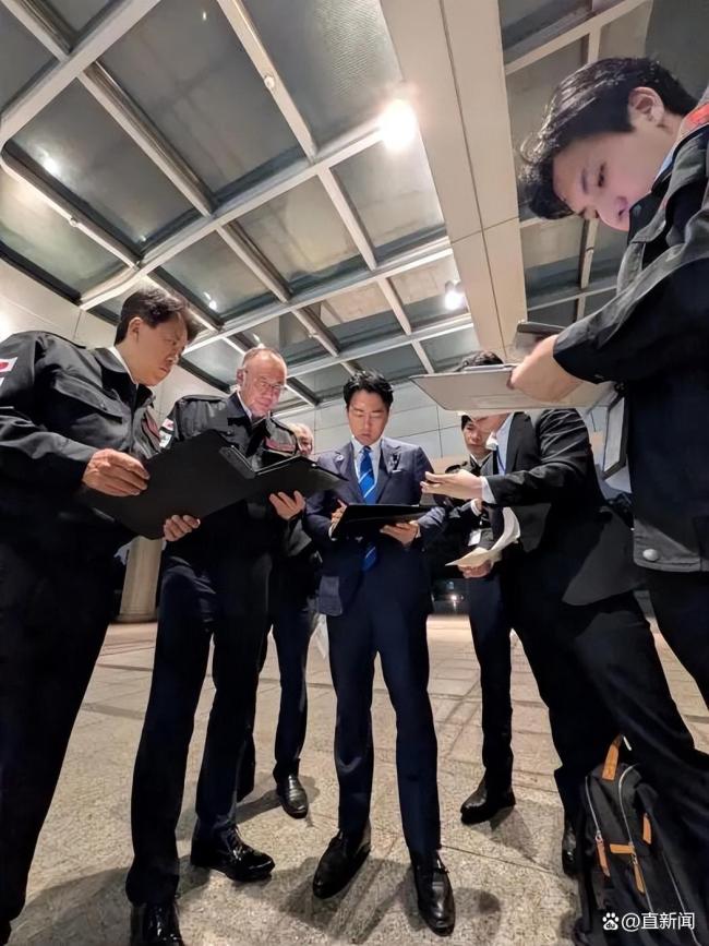 日本网民批高市早苗作秀摆拍