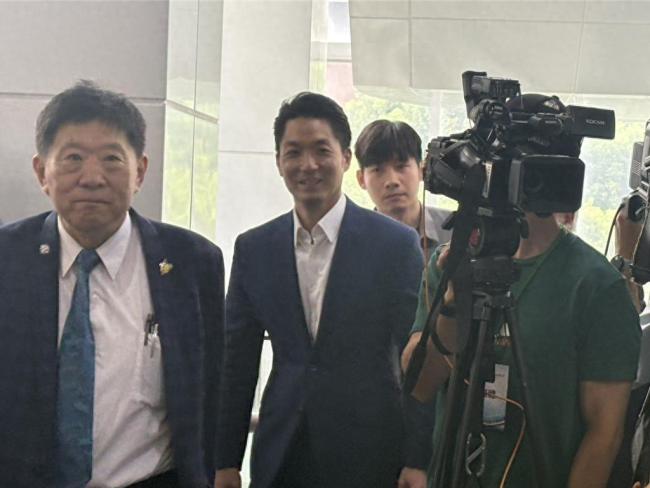蒋万安回应徐国勇喊话“放马过来”