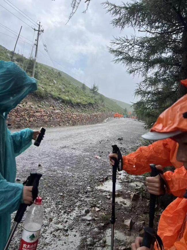 五台山多名驴友被雷劈？管委会回应 正在调查并发布公告
