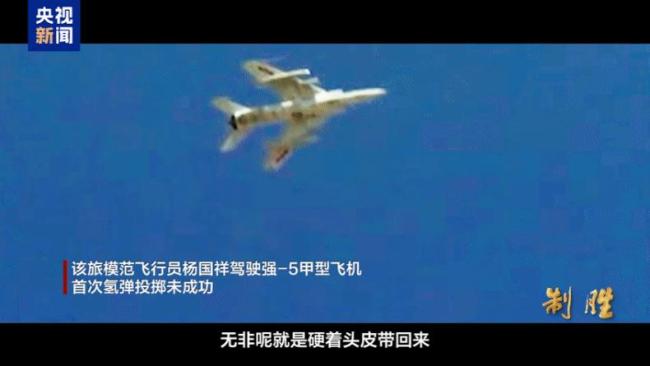 外军机成体系抵近试探，空军女飞行员驾战机驱离画面首次曝光 深夜对峙守护空天
