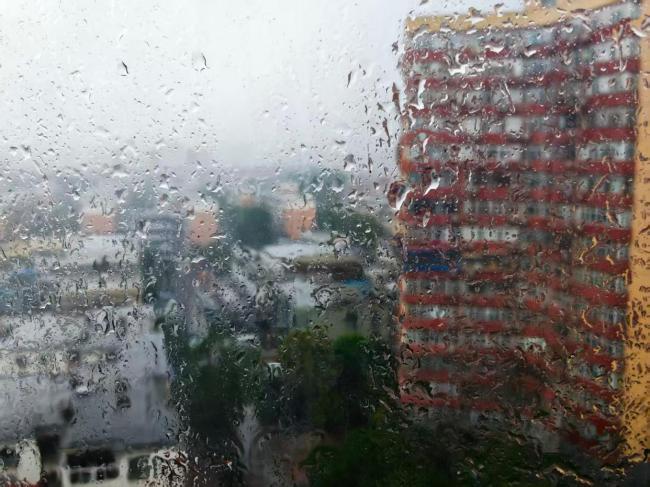 下大了!北京局地出现强降雨 局地短时雨强较大