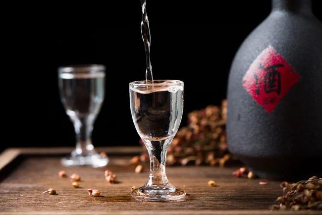 每天都要“喝两杯”的人后来怎样了 酒精伤害从第一口开始