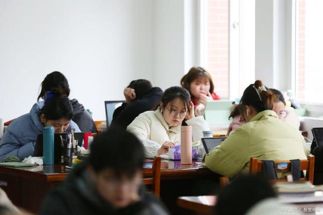 餐馆211暑假工变家教把孩子上崩溃 家长教育观念引热议