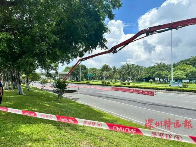 深圳滨海大道一路面沉降 无人员伤亡