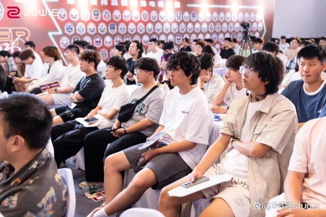 “台风”中的电竞社团 风雨中的芳华集合