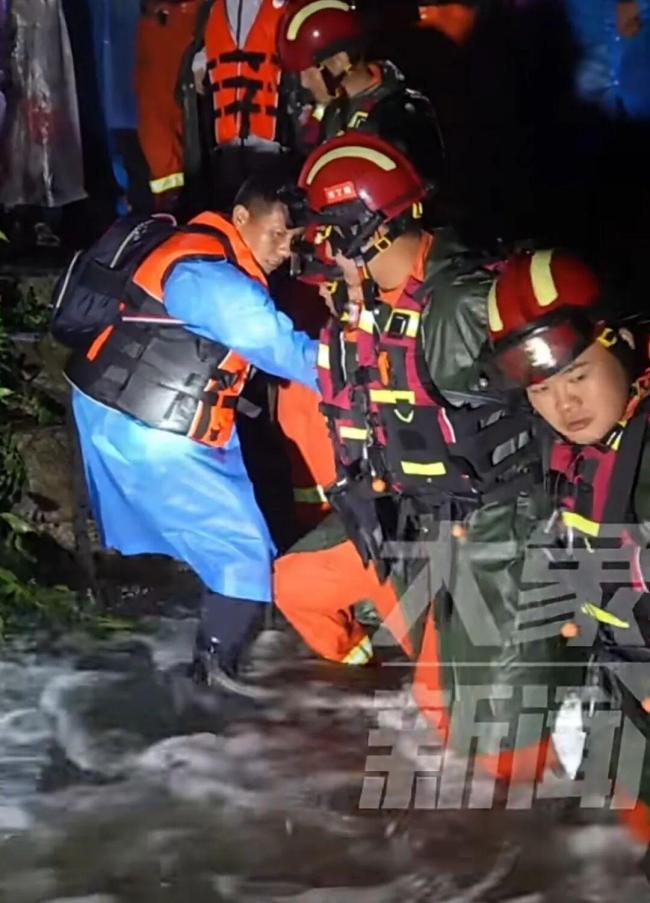 景区6小时极限营救212名被困游客 暴雨引发山洪险情