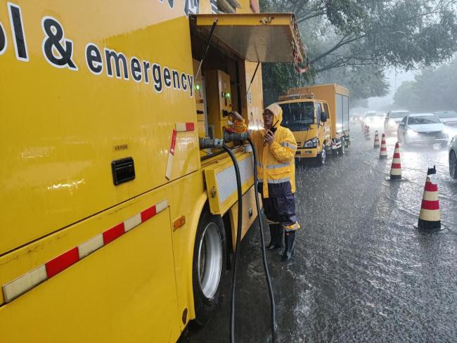 北京降雨致多地积水排水集团紧急处置