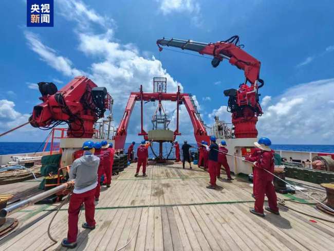 “科学”号完成西太平洋共享航次科考凯旋归港