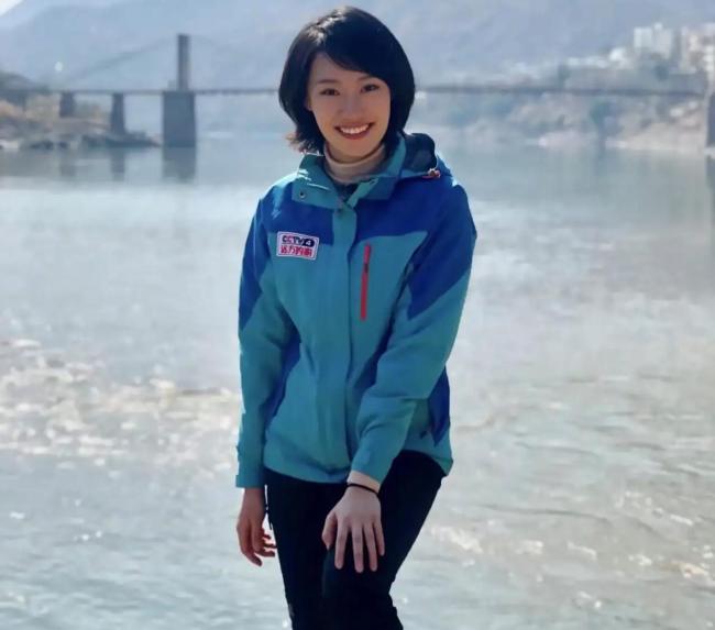 央视主播迎来两个新面孔 一线经历成最厚底子