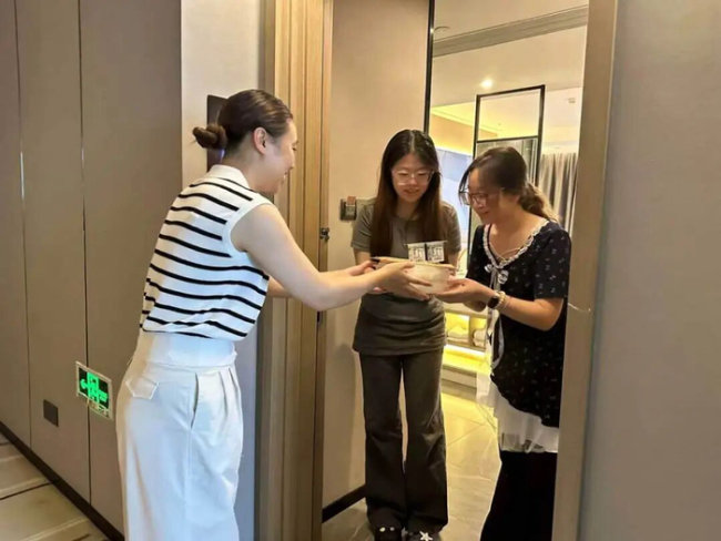 因台风滞留宁波的歌迷收到免费午餐 酒店暖心送餐